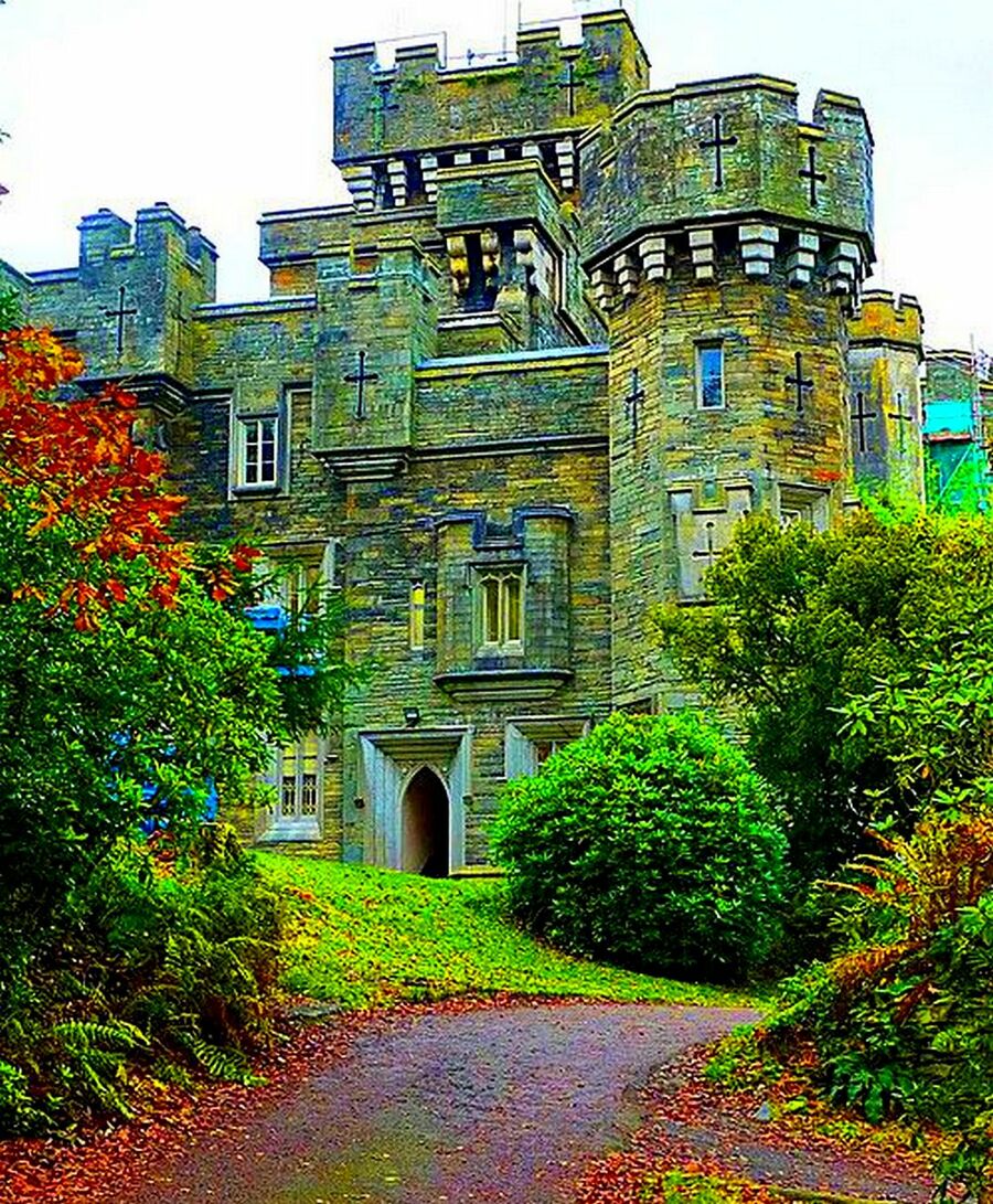 Замок Фернихерст в Шотландии