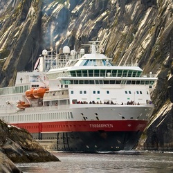 Пазл: Между скал