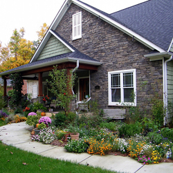 Пазл: Цветы у дома