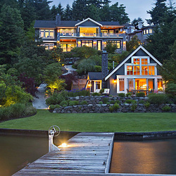 Пазл: Домики у реки