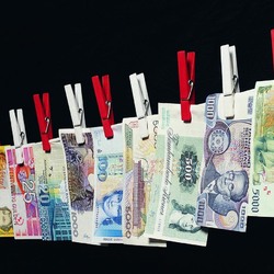 Пазл: Разноцветные купюры