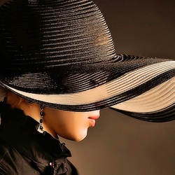 Пазл: Девушка в шляпе