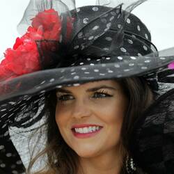 Пазл: Девушка в шляпе