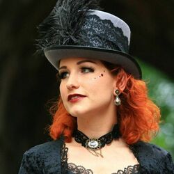 Пазл: Девушка в шляпе