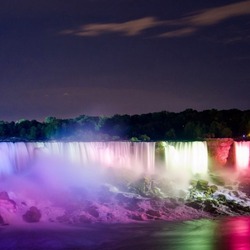Пазл: Водопад ночью