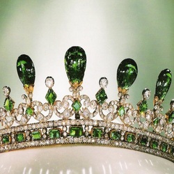 Пазл: «Эмеральдская» тиара королевы Виктории                                         