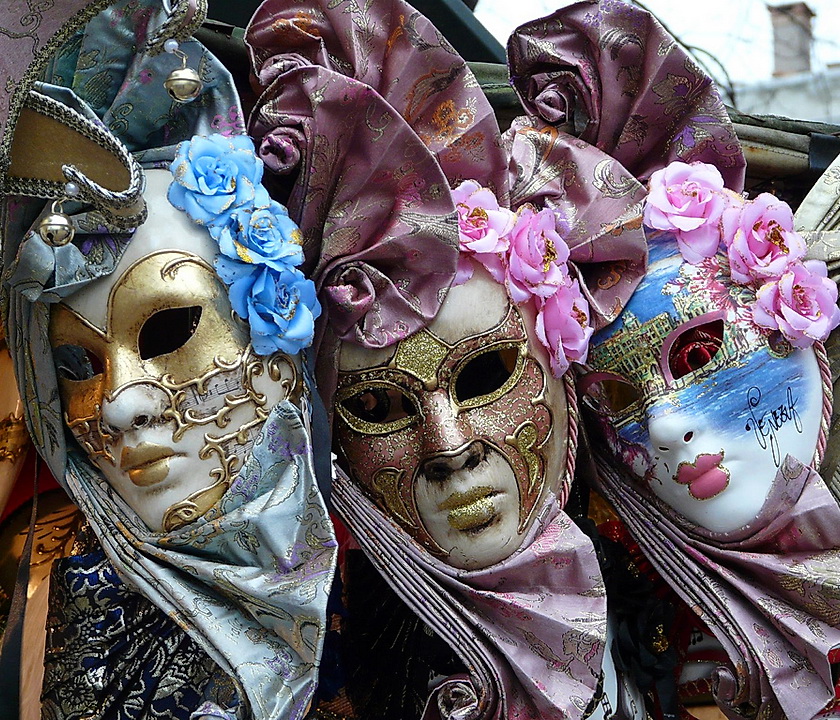 Изготовление театральных масок. Венецианская маска Маттачино. Маски венецианские карнавальные. Венецианские театральные маски. Маски карнавальные театральные.