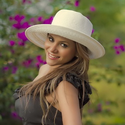 Пазл: Девушка в шляпе