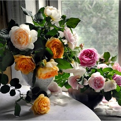 Пазл: Цветы на подоконнике