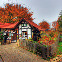 Пазл: Домик с мельницей 