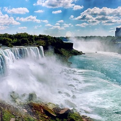 Пазл: Прогулка к водопаду