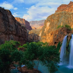 Пазл: Водопад в горах