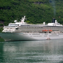 Пазл: Белоснежный лайнер