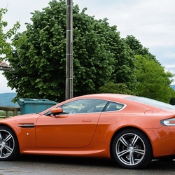 Пазл: Aston Martin V8