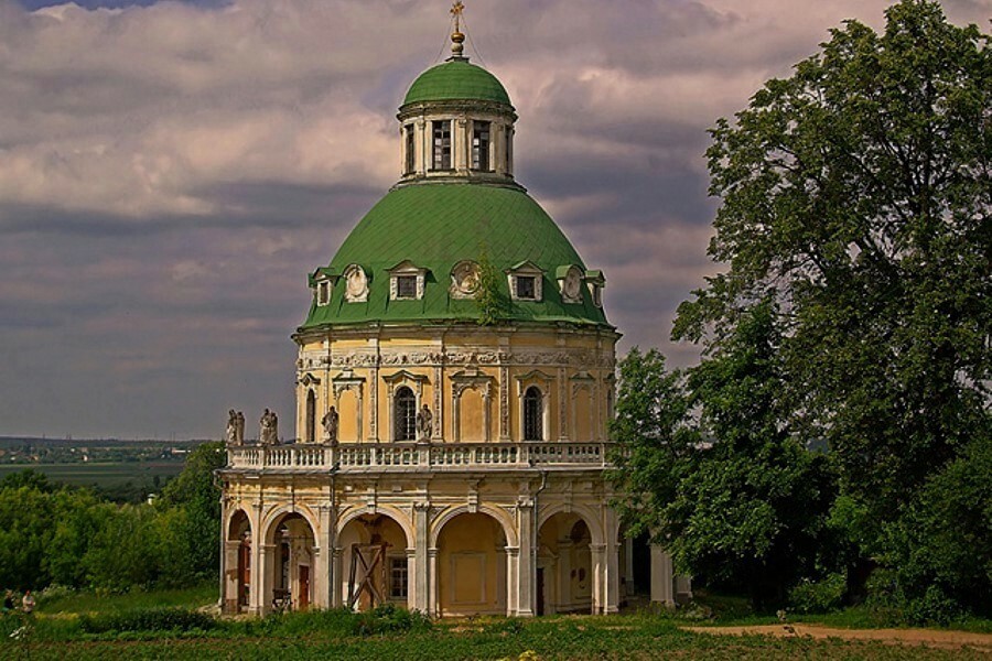 Храм в Подмоклово вертикальное фото