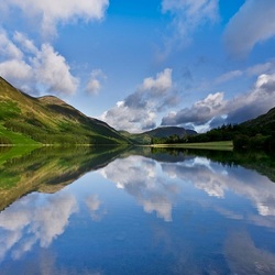 Пазл: Озеро у гор