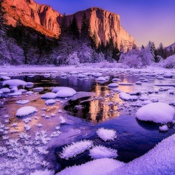 Пазл: Кристаллы на камнях 