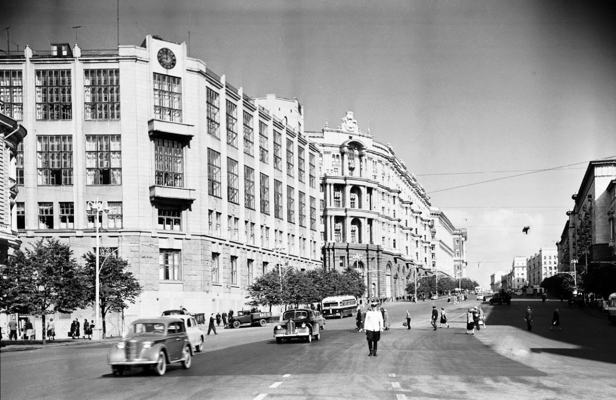 Улицы москвы черно белые