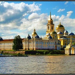 Пазл: Монастырь на озере Селигер