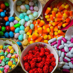 Пазл: Конфеты в чашках