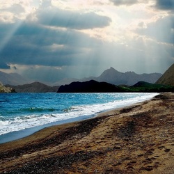 Пазл: Солнце сквозь тучи