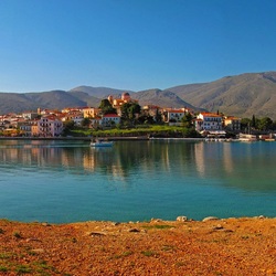 Пазл: Городок на реке