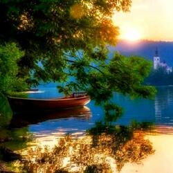 Пазл: Рассвет над озером