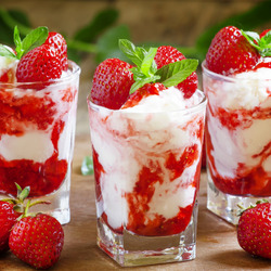 Пазл: Клубничное мороженое 