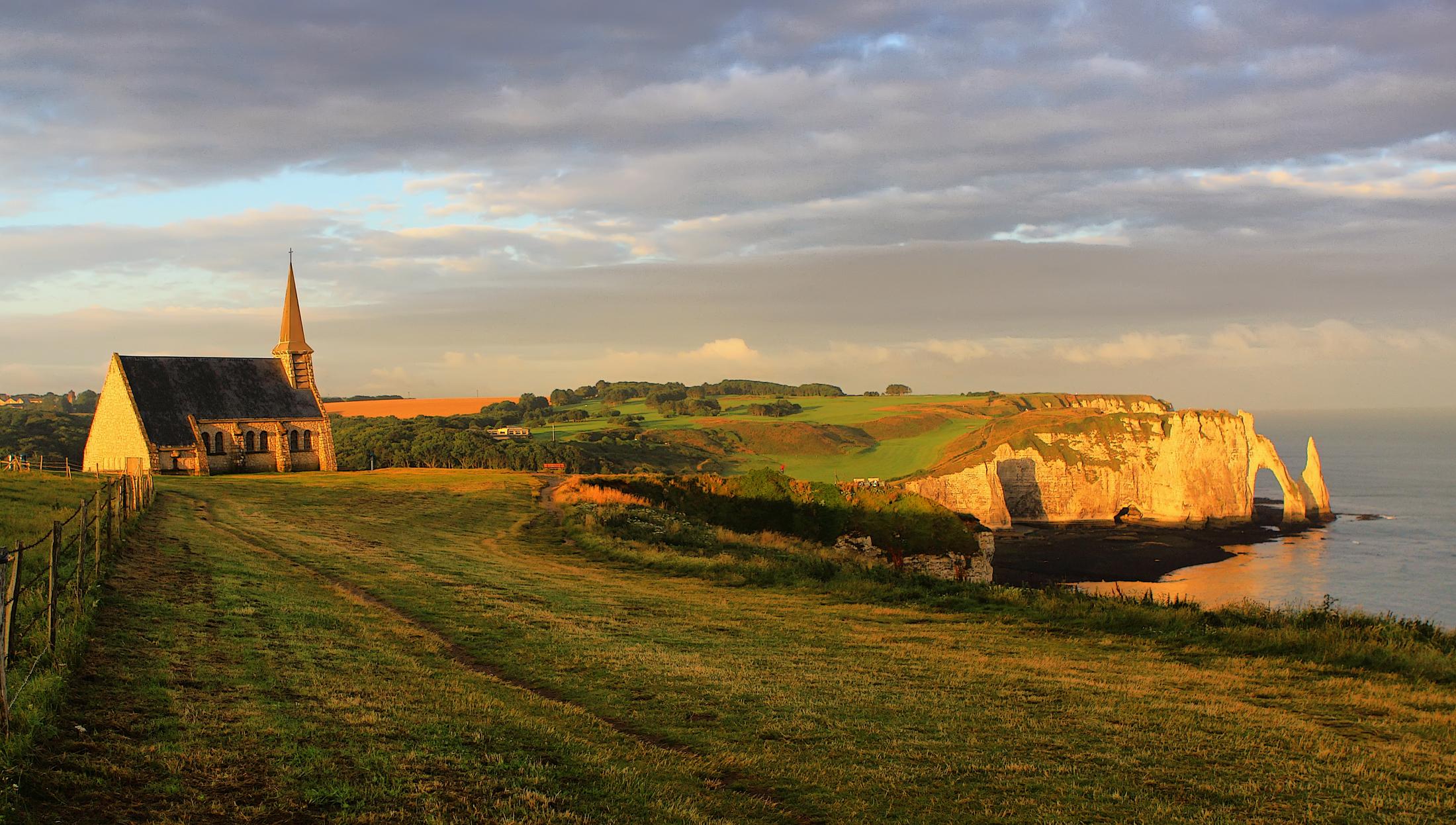 Normandy france. Провинция Нормандия Франция. Город Этрета Нормандия. Рамелль Нормандия. Верхняя Нормандия Франция.