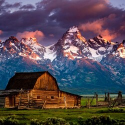 Пазл: У подножия гор