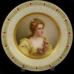 Пазл: Женские портреты на фарфоре