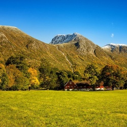 Пазл: Усадьба у гор