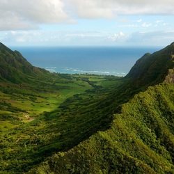 Пазл: Зеленые горы у моря