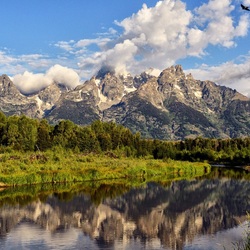 Пазл: Речка у гор