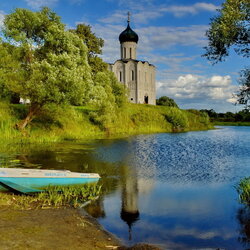 Пазл: Лодка у храма