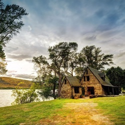 Пазл: Дом у реки