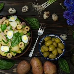 Пазл: Перепелиное яйцо и оливки