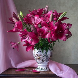 Пазл: Пурпурные лилии