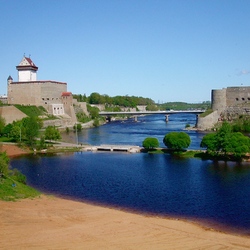 Пазл: Две крепости, две страны