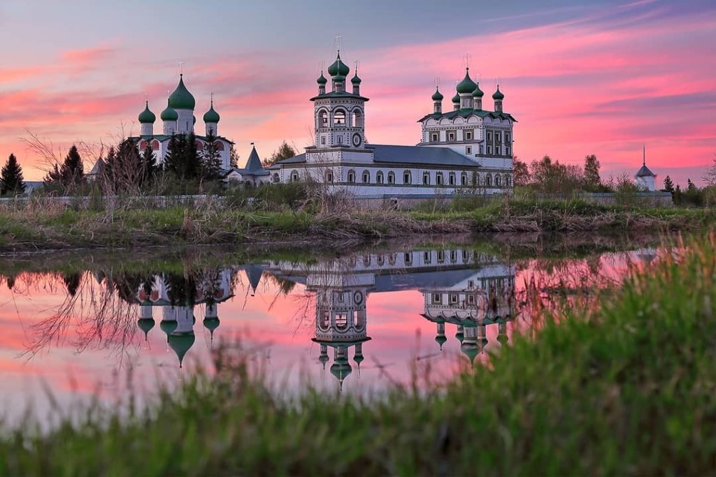 Николо Вяжищский монастырь осень