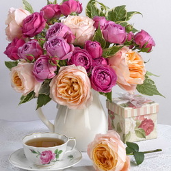 Пазл: Чашечка чая и розы