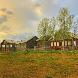 Пазл: На фоне церквушки