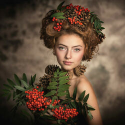 Пазл: С рябиной  в волосах