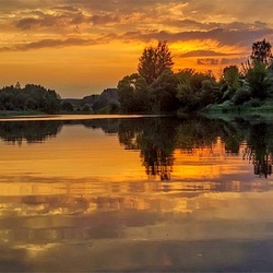 Пазл: Спускается над озером закат