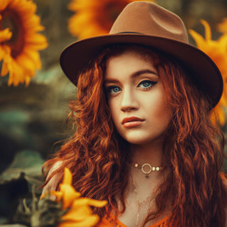 Пазл: Взгляд рыжей девушки