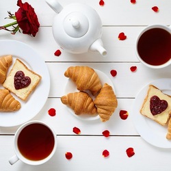 Пазл: Чай с круассанами