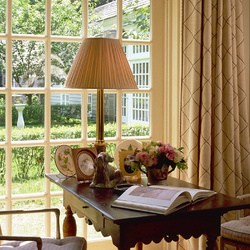 Пазл: Столик у окна