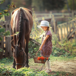Пазл: Девочка с лошадкой