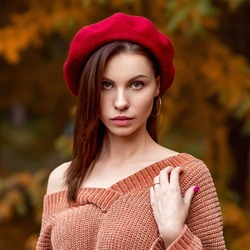 Пазл: Осенью в красном берете