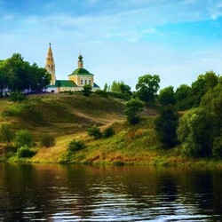 Пазл: На высоком берегу реки